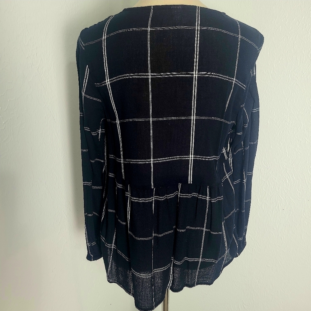 Old Navy Black & White Plaid Longsleeve Blouse, Size Medium - Picture 6 of 9